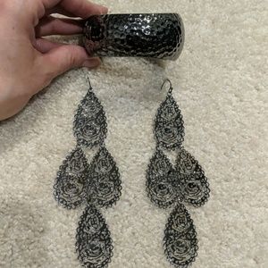 🎉 FINAL PRICE 🎉Gun metal-like bracelet and earring set.
